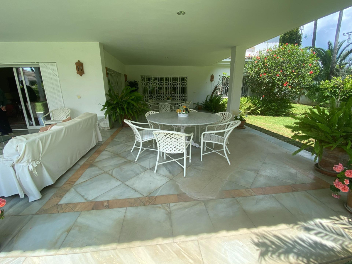 Vrijstaande Villa in Guadalmina Baja-9