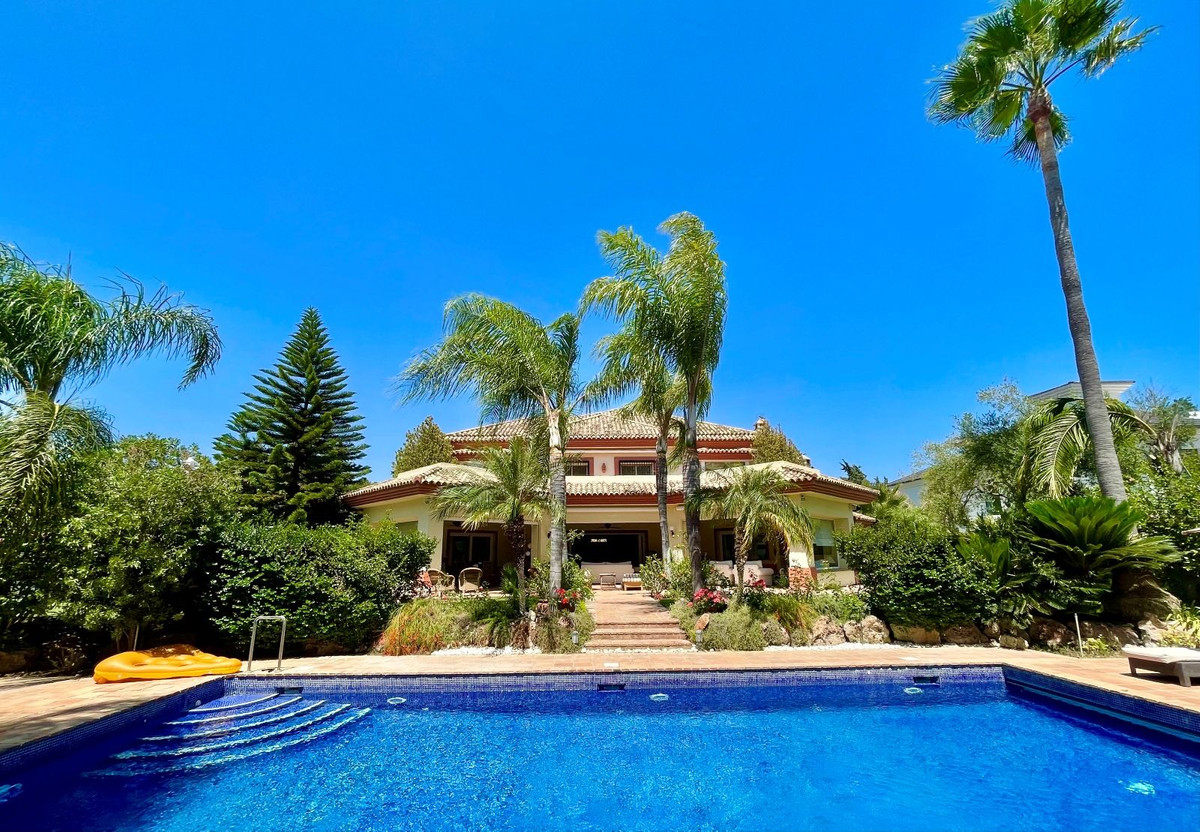 Vrijstaande Villa in Guadalmina Baja-1