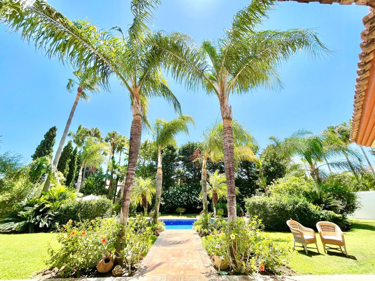 Vrijstaande Villa in Guadalmina Baja-15