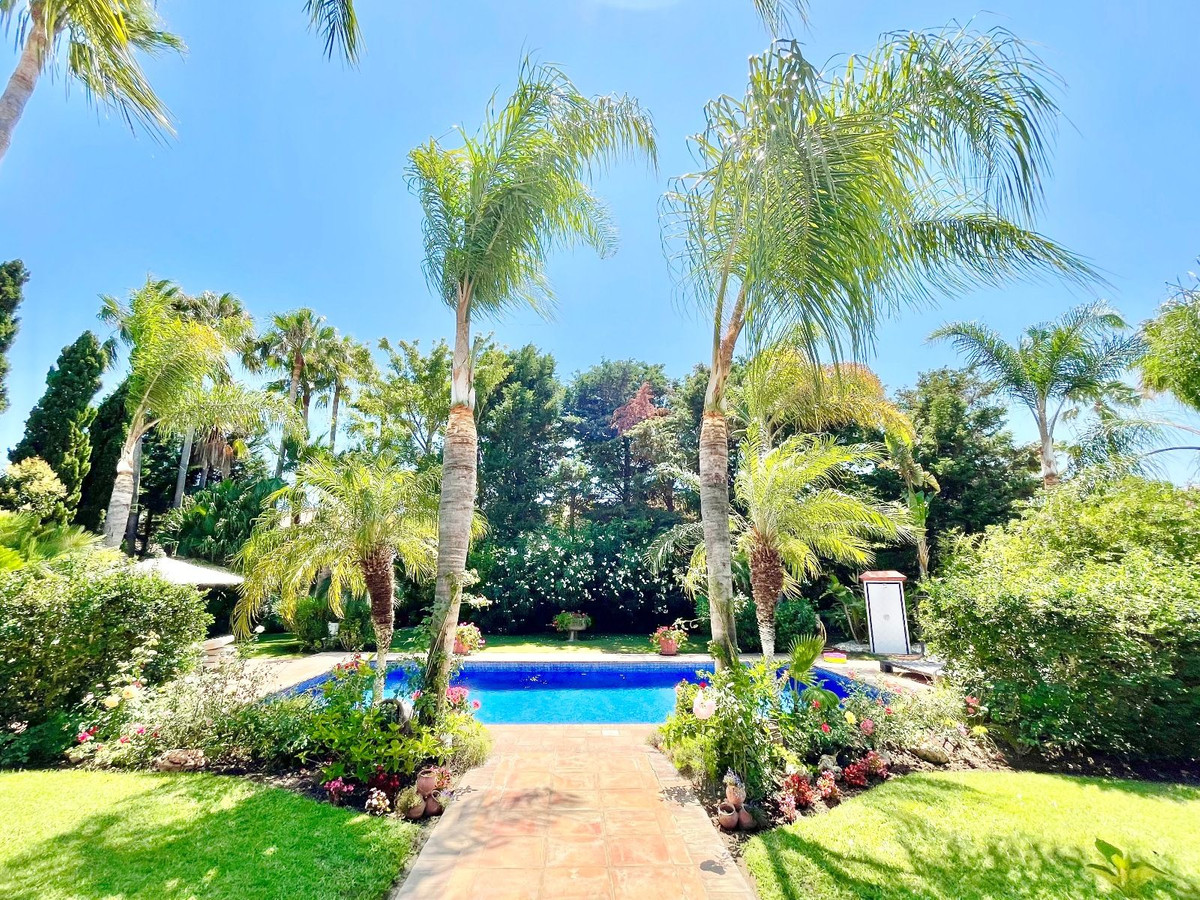 Vrijstaande Villa in Guadalmina Baja-16