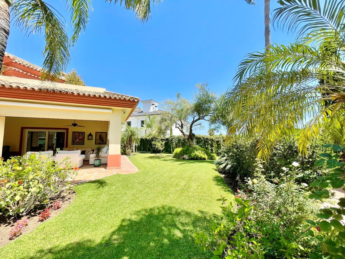Vrijstaande Villa in Guadalmina Baja-20