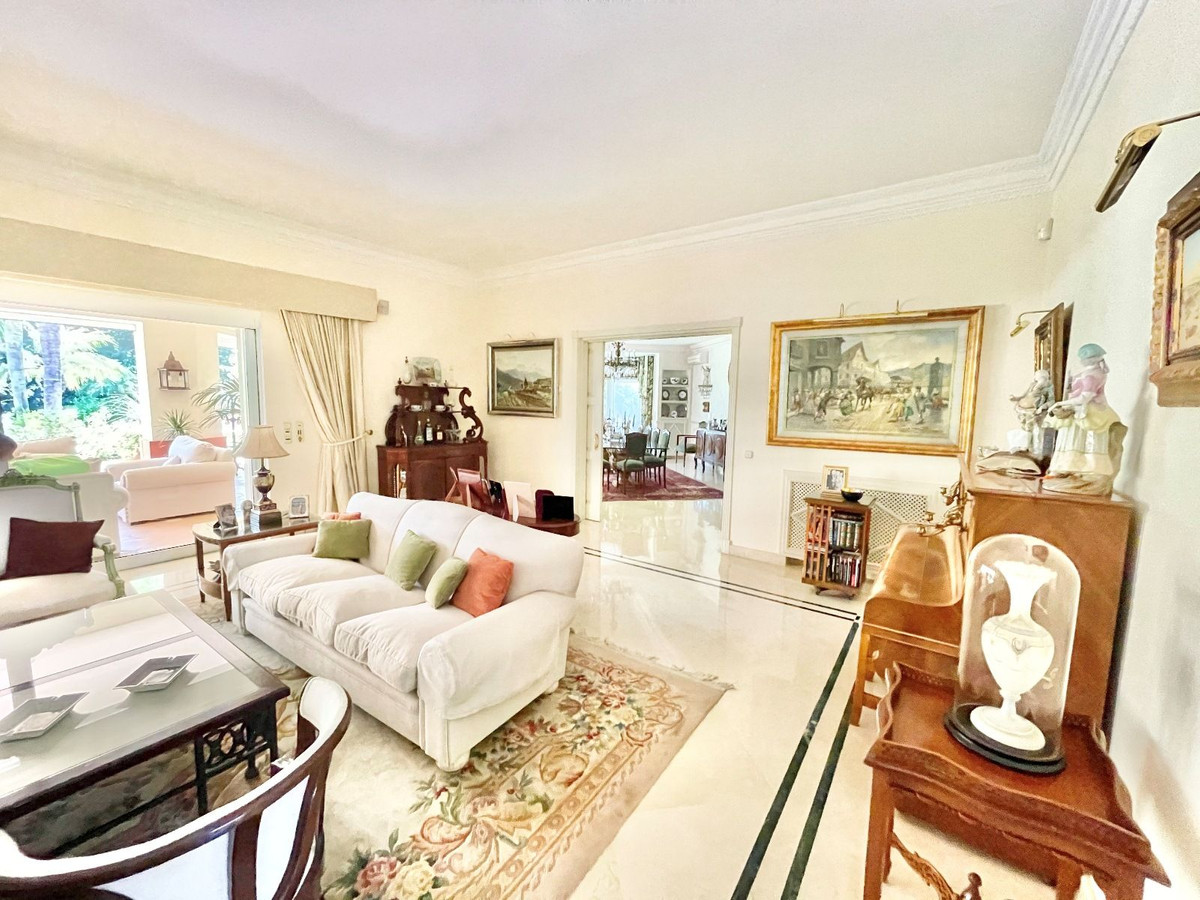 Vrijstaande Villa in Guadalmina Baja-9