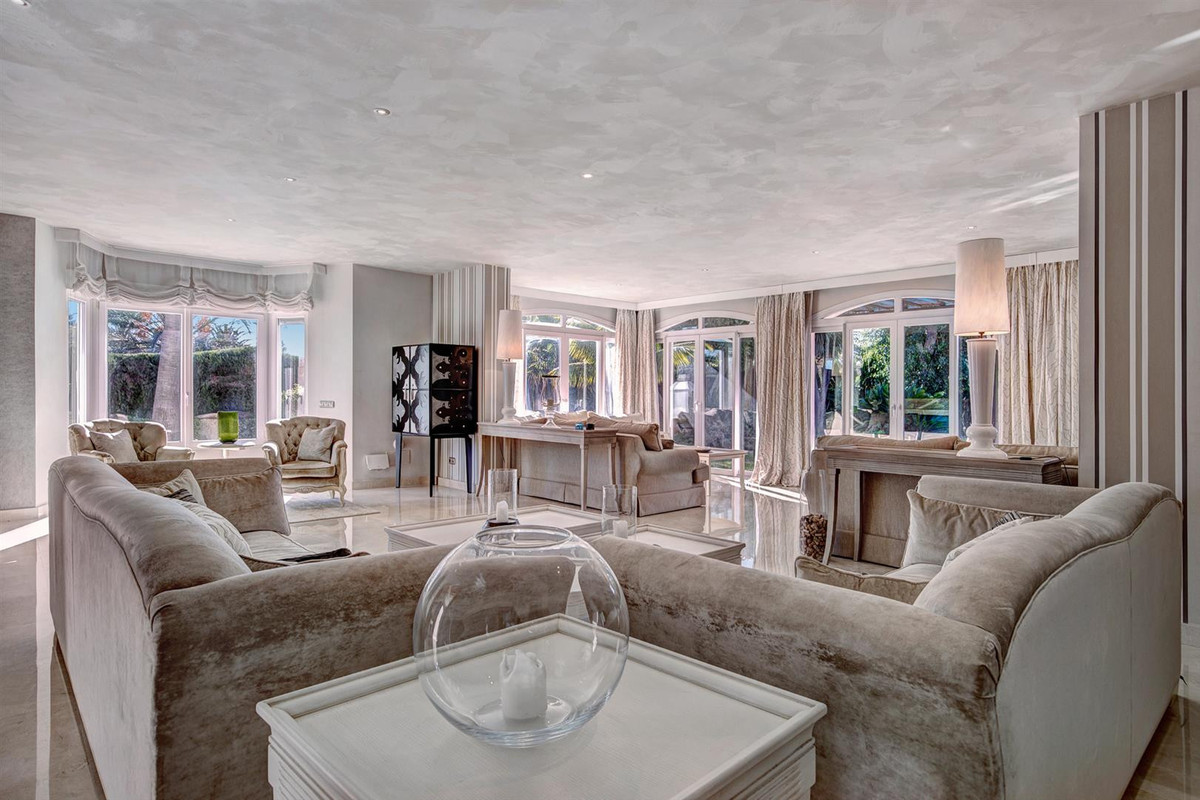 Huis te koop in Guadalmina Baja | 6 slaapkamers H5166772