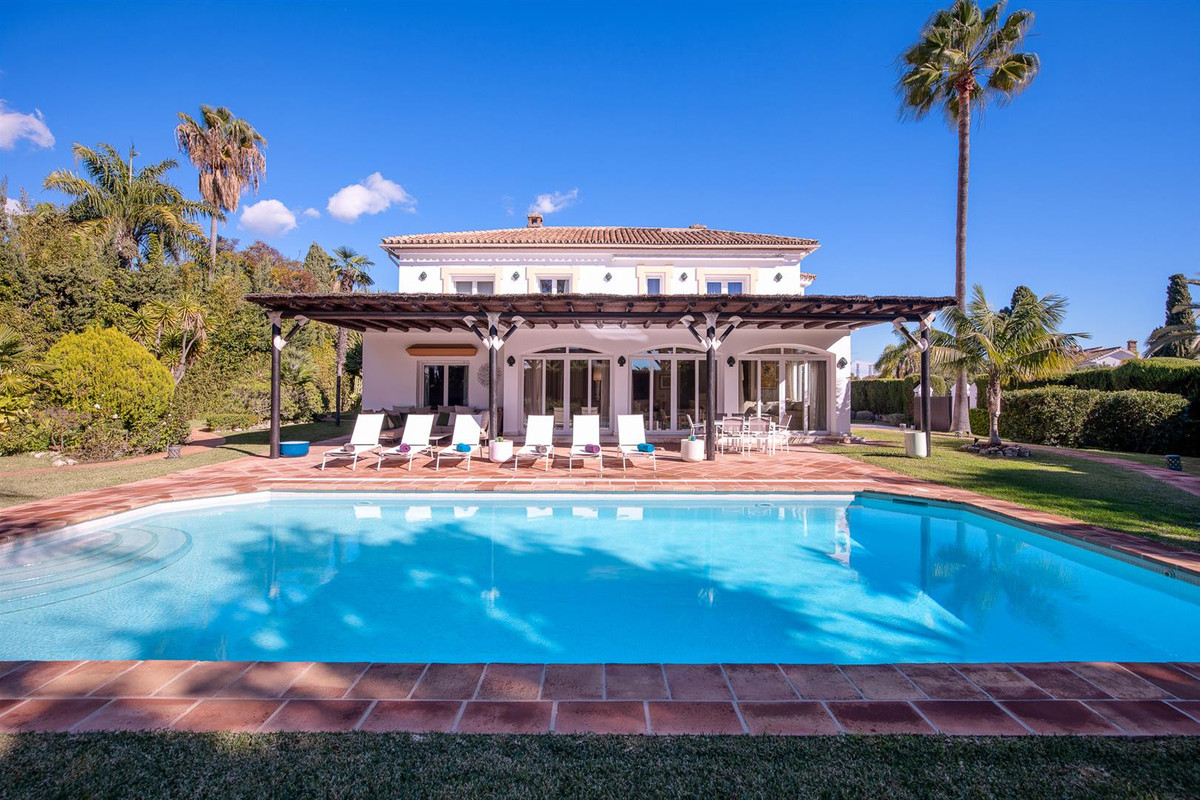 Huis te koop in Guadalmina Baja | 6 slaapkamers H5166772