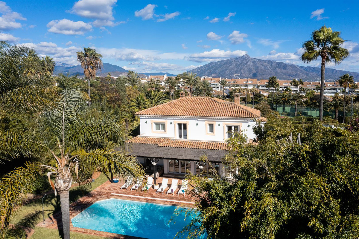 Huis te koop in Guadalmina Baja | 6 slaapkamers H5166772