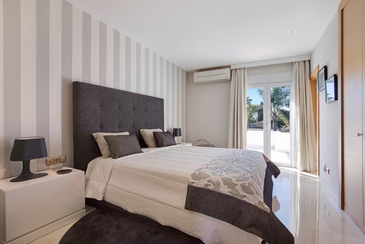 Huis te koop in Guadalmina Baja | 6 slaapkamers H5166772