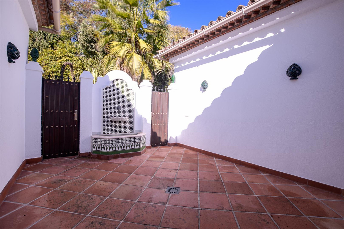 Huis te koop in Guadalmina Baja | 6 slaapkamers H5166772