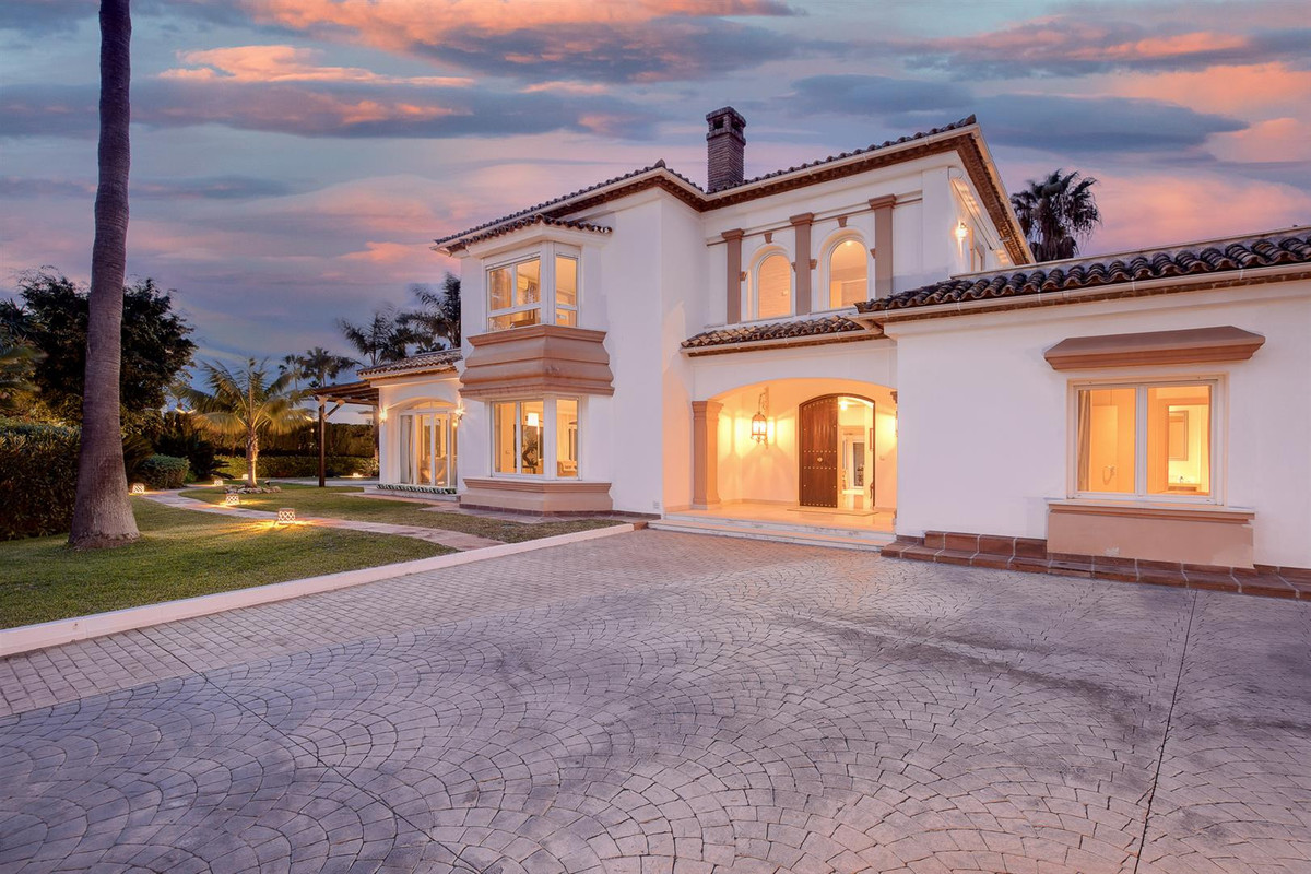 Huis te koop in Guadalmina Baja | 6 slaapkamers H5166772