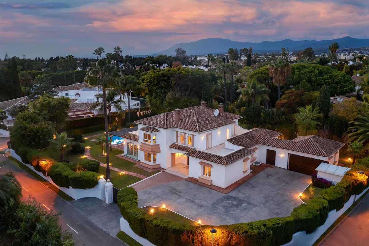 Huis te koop in Guadalmina Baja | 6 slaapkamers H5166772