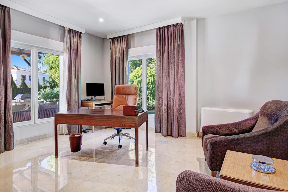 Huis te koop in Guadalmina Baja | 6 slaapkamers H5166772