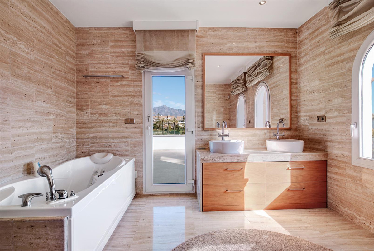 Huis te koop in Guadalmina Baja | 6 slaapkamers H5166772