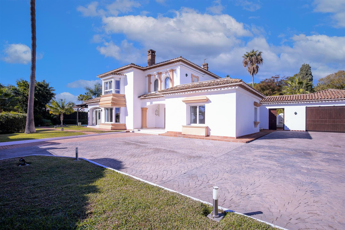 Huis te koop in Guadalmina Baja | 6 slaapkamers H5166772