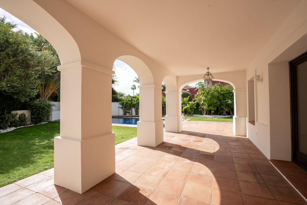 Huis te koop in Guadalmina Baja | 6 slaapkamers H5209114