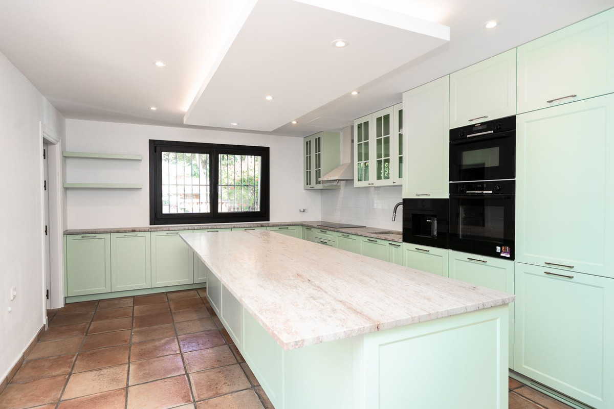 Huis te koop in Guadalmina Baja | 6 slaapkamers H5209114