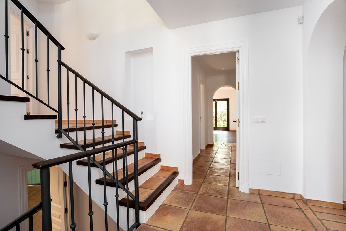 Huis te koop in Guadalmina Baja | 6 slaapkamers H5209114