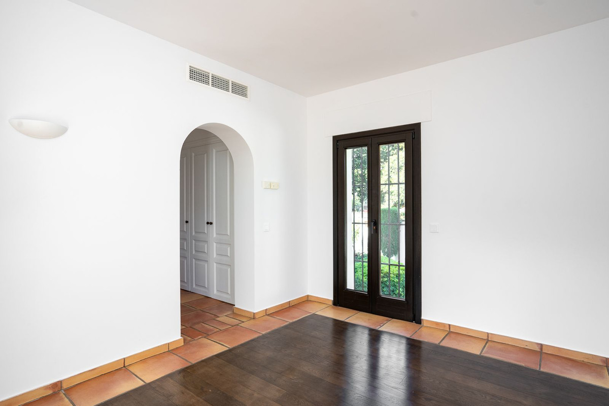 Huis te koop in Guadalmina Baja | 6 slaapkamers H5209114