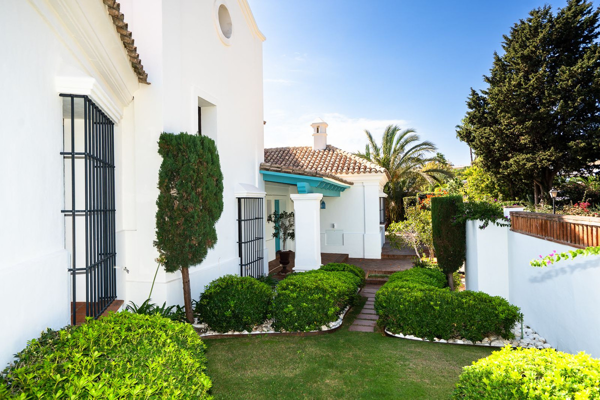 Huis te koop in Guadalmina Baja | 6 slaapkamers H5209114