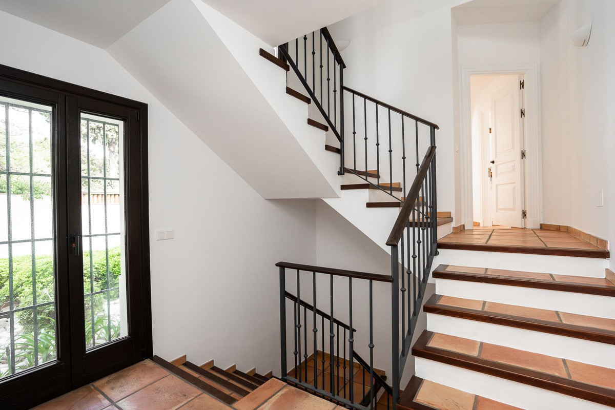 Huis te koop in Guadalmina Baja | 6 slaapkamers H5209114