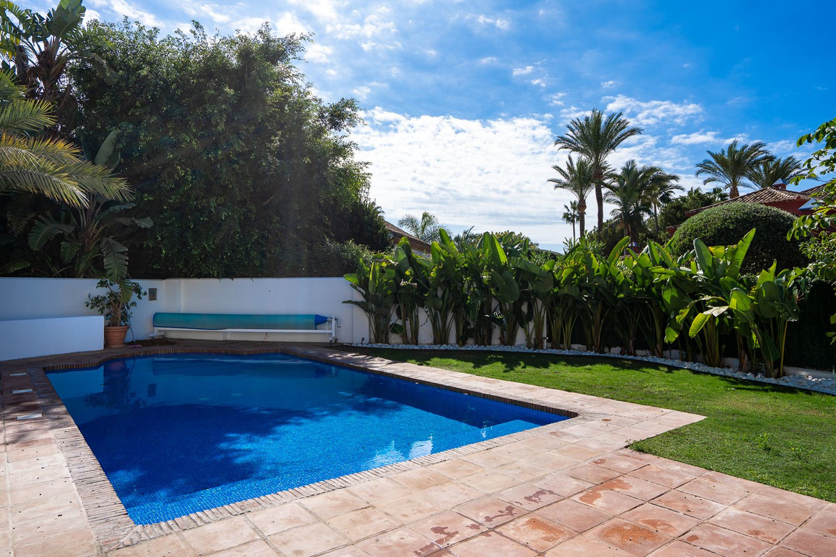 Huis te koop in Guadalmina Baja | 6 slaapkamers H5209114