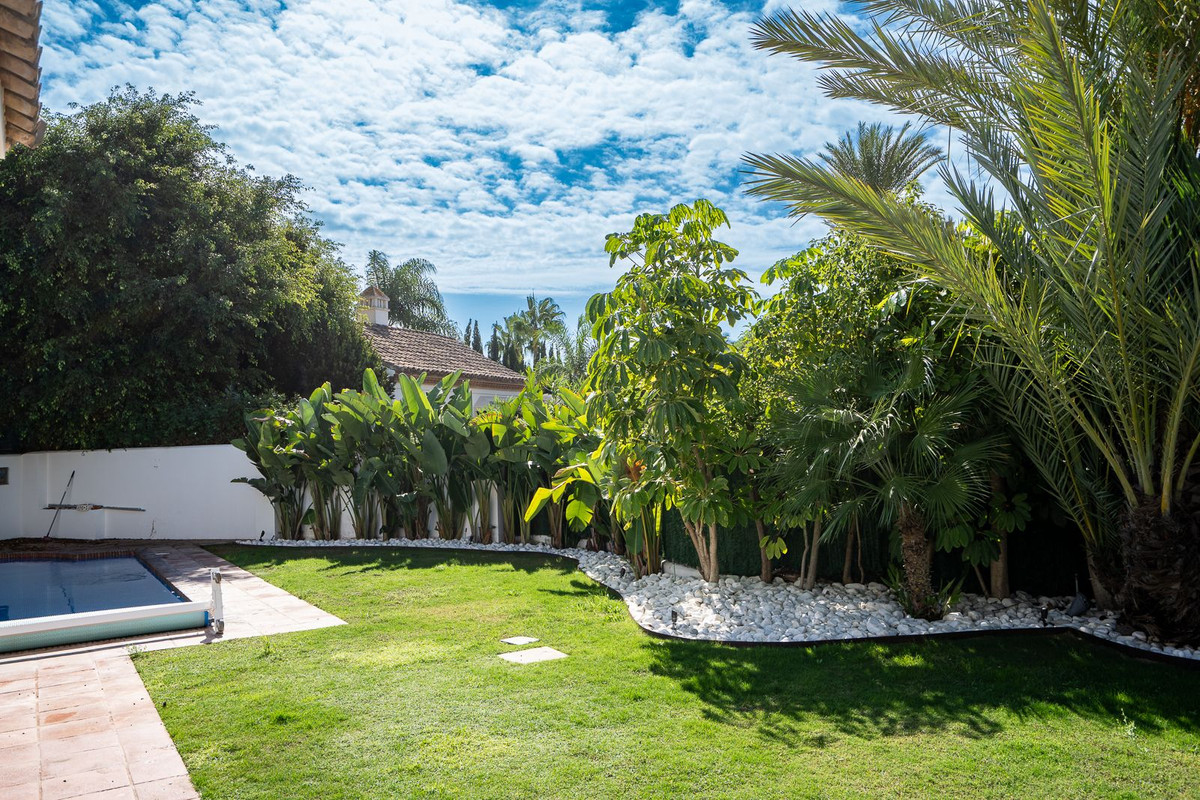 Huis te koop in Guadalmina Baja | 6 slaapkamers H5209114