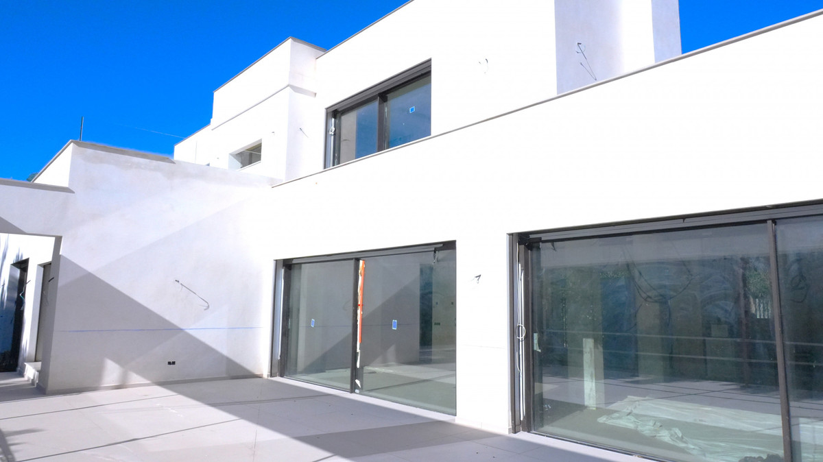 Huis te koop in Guadalmina Baja | 4 slaapkamers H5214583