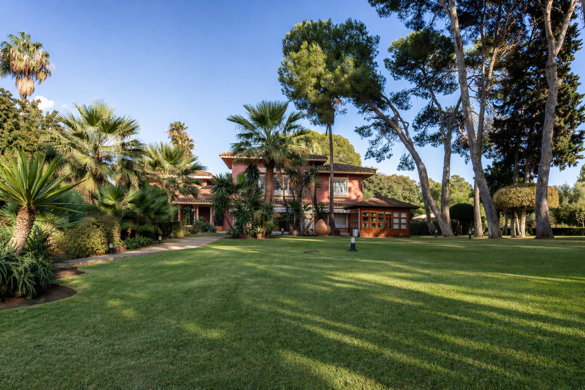 Huis te koop in Guadalmina Baja | 5 slaapkamers H5251645