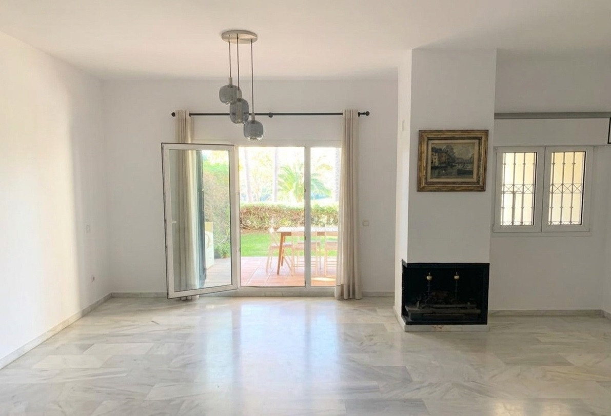 Huis te koop in Guadalmina Baja | 3 slaapkamers H5367493