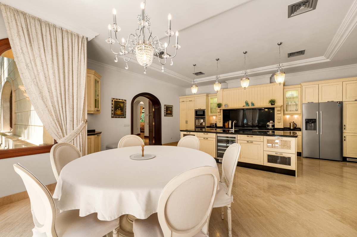 Huis te koop in Guadalmina Baja | 8 slaapkamers H5368981