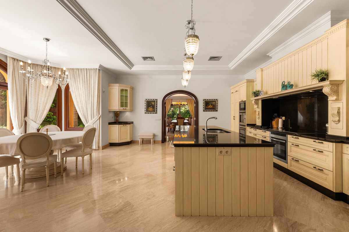 Huis te koop in Guadalmina Baja | 8 slaapkamers H5368981