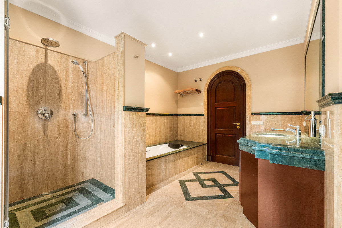 Huis te koop in Guadalmina Baja | 8 slaapkamers H5368981