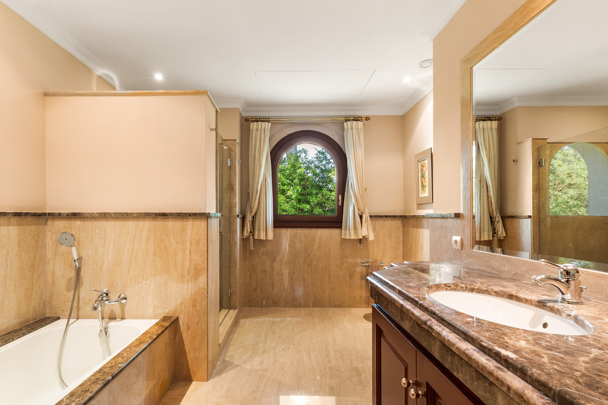 Huis te koop in Guadalmina Baja | 8 slaapkamers H5368981
