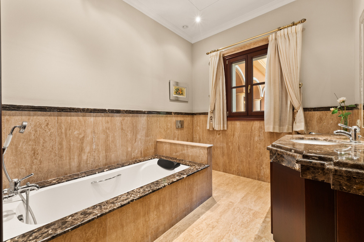 Huis te koop in Guadalmina Baja | 8 slaapkamers H5368981