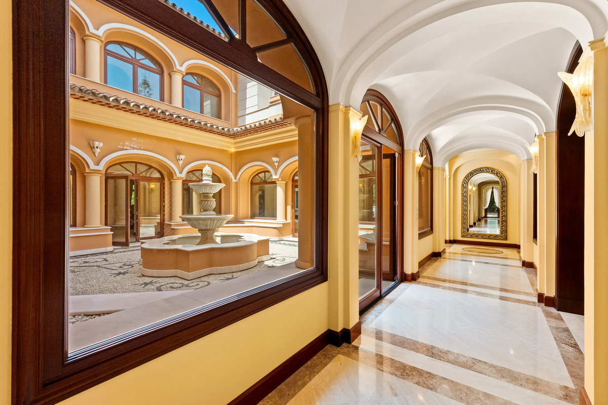 Huis te koop in Guadalmina Baja | 8 slaapkamers H5368981