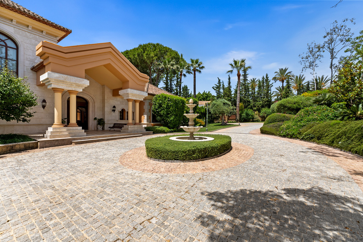 Huis te koop in Guadalmina Baja | 8 slaapkamers H5368981
