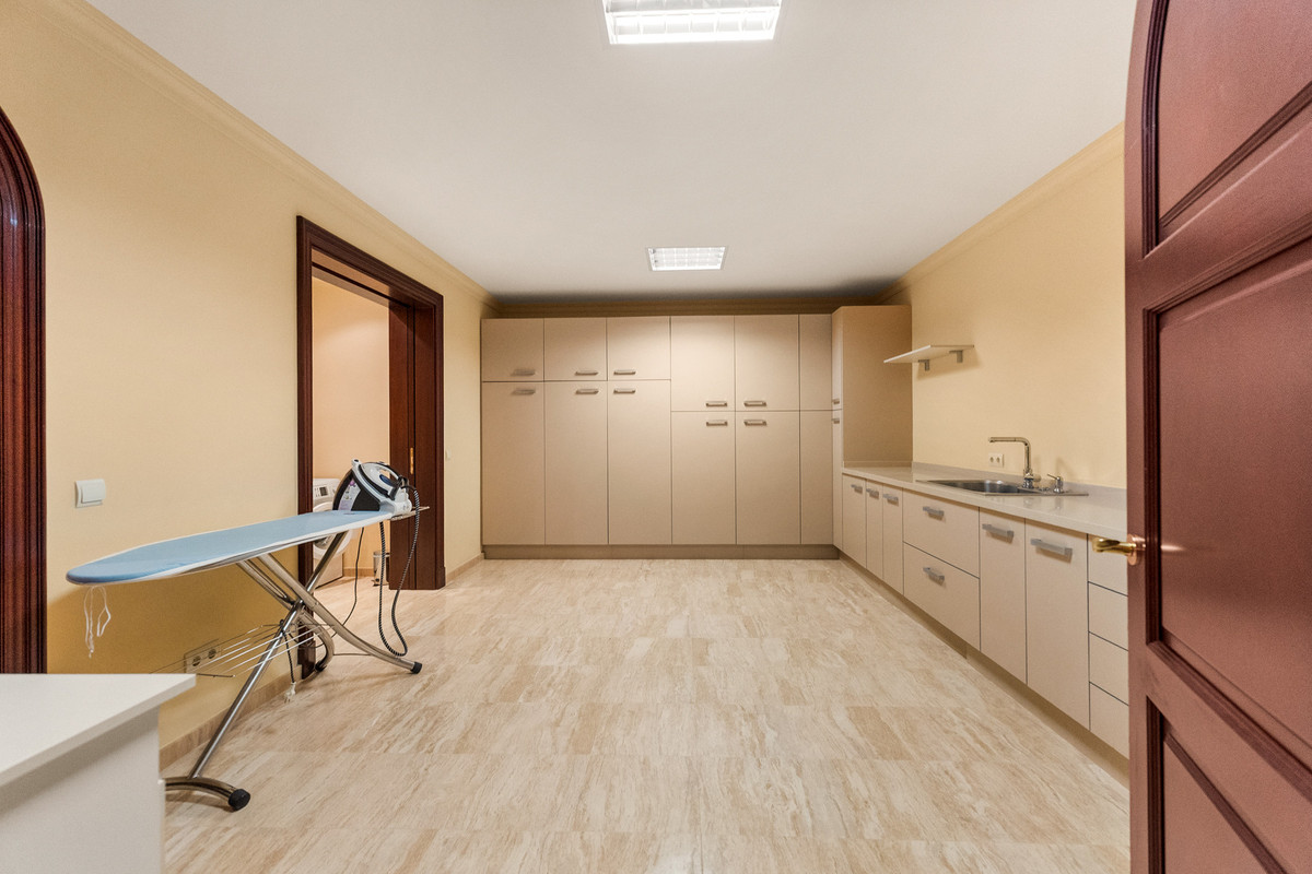 Huis te koop in Guadalmina Baja | 8 slaapkamers H5368981