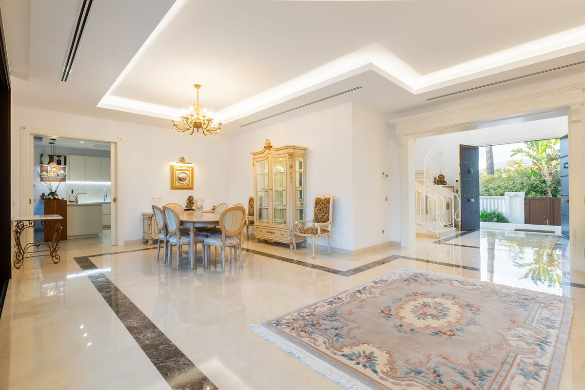 Huis te koop in Guadalmina Baja | 7 slaapkamers H5439553