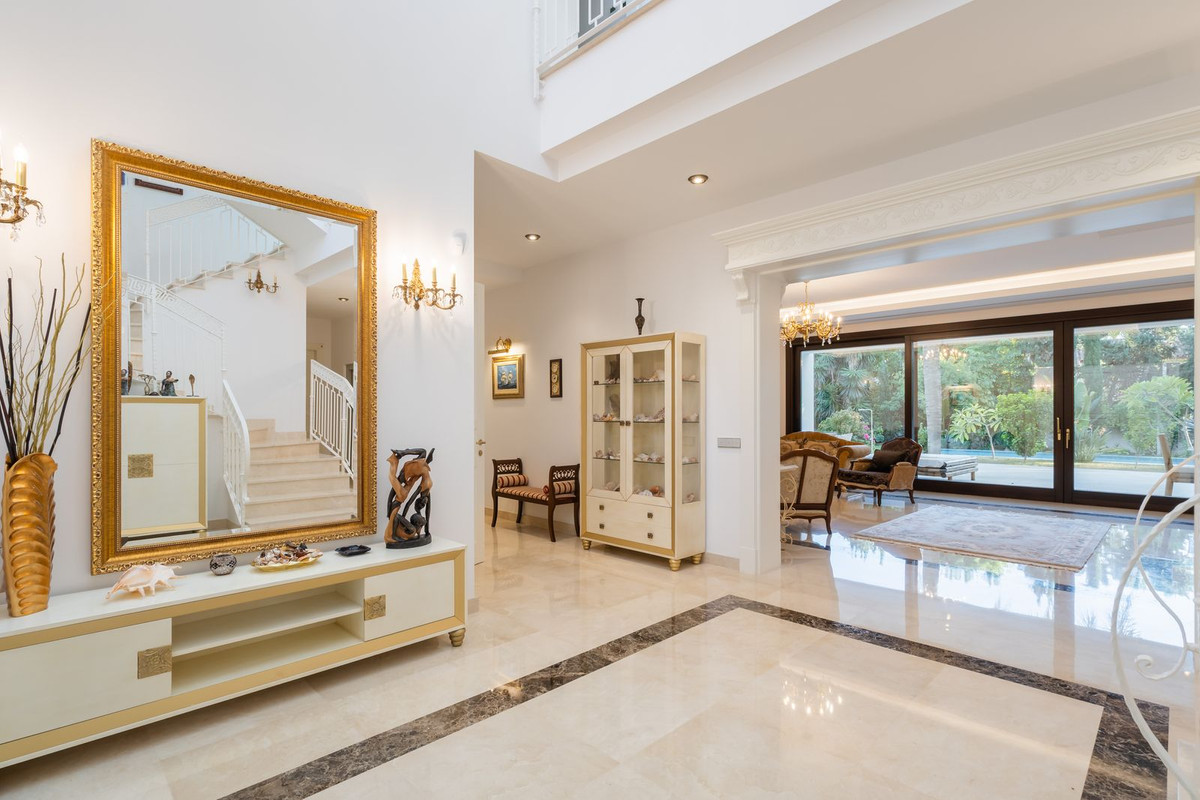Huis te koop in Guadalmina Baja | 7 slaapkamers H5439553