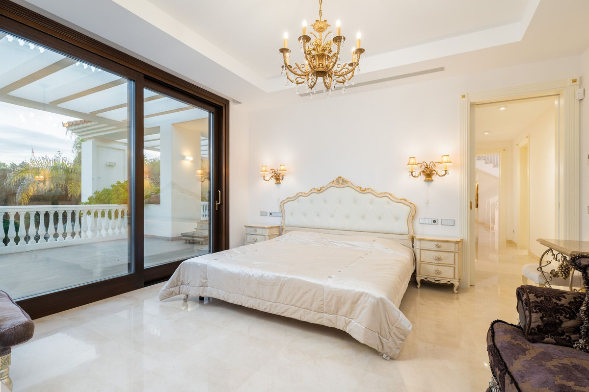 Huis te koop in Guadalmina Baja | 7 slaapkamers H5439553