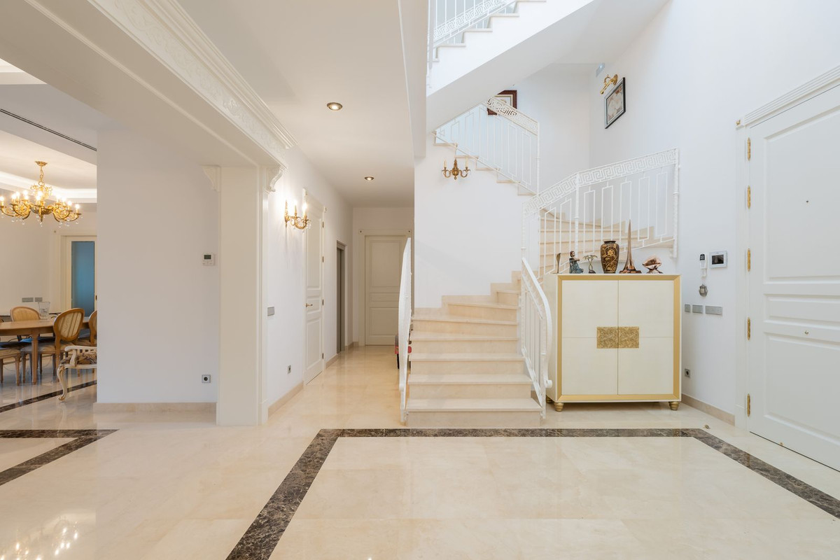 Huis te koop in Guadalmina Baja | 7 slaapkamers H5439553
