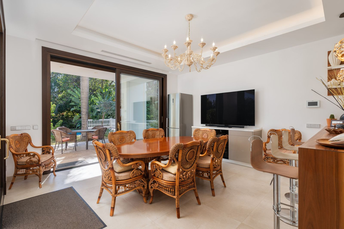 Huis te koop in Guadalmina Baja | 7 slaapkamers H5439553