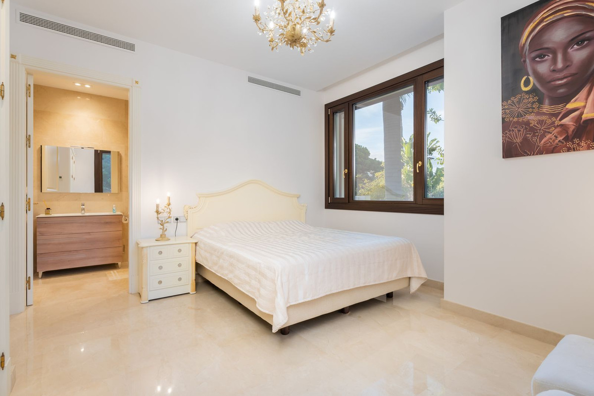 Huis te koop in Guadalmina Baja | 7 slaapkamers H5439553