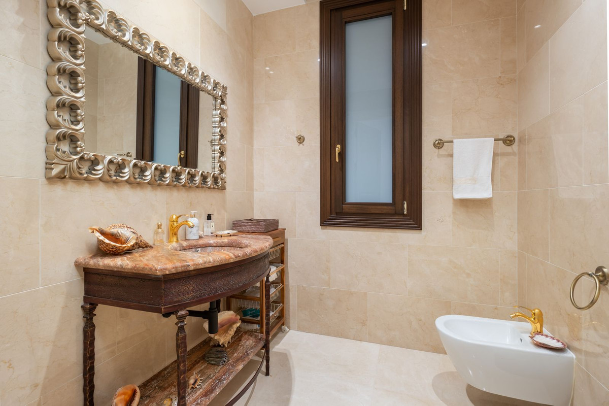 Huis te koop in Guadalmina Baja | 7 slaapkamers H5439553