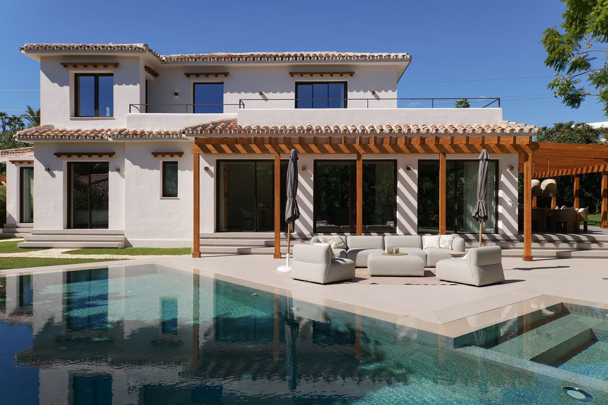 Huis te koop in Guadalmina Baja | 4 slaapkamers H5516842