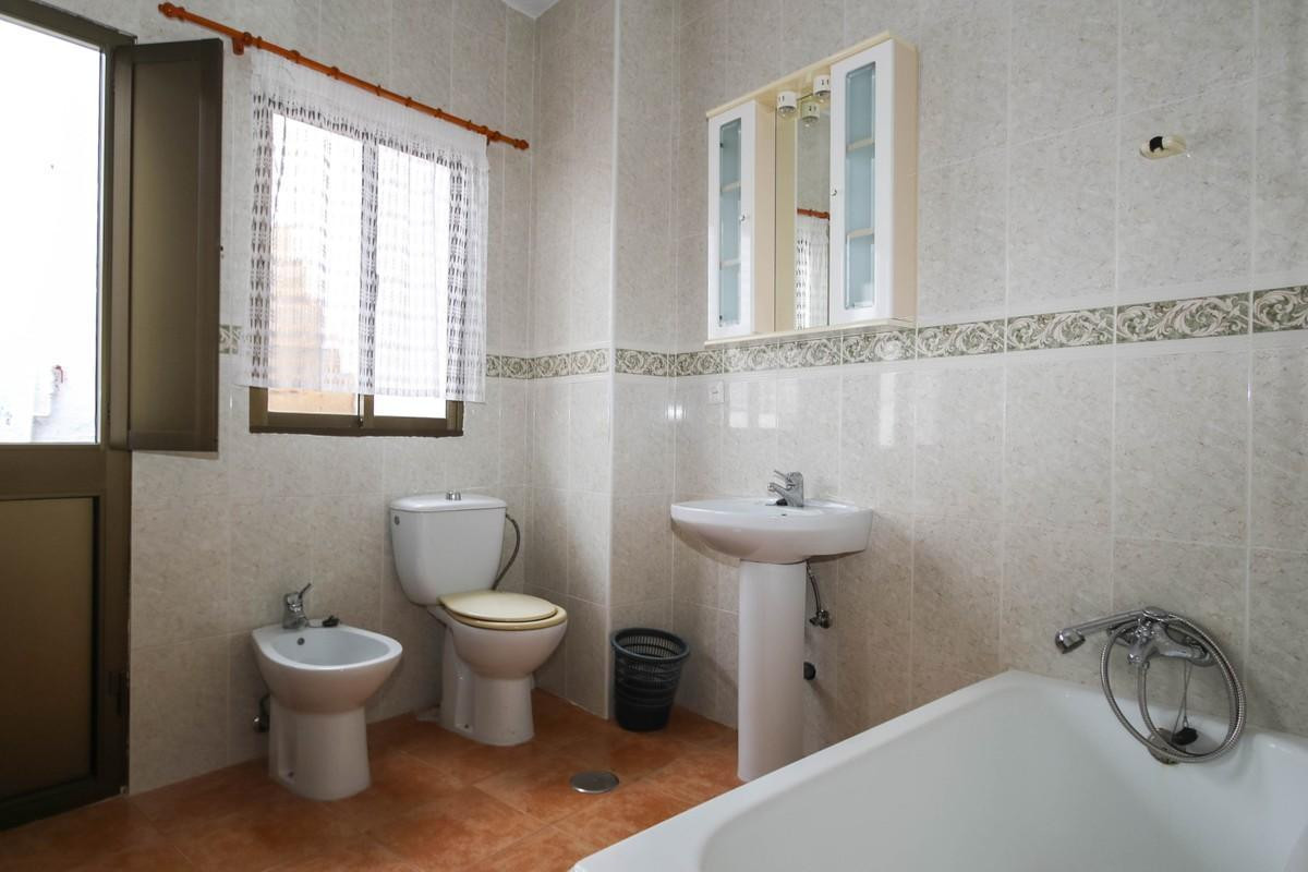 Geschakelde Woning te koop in Guaro | 4 slaapkamers H3845677