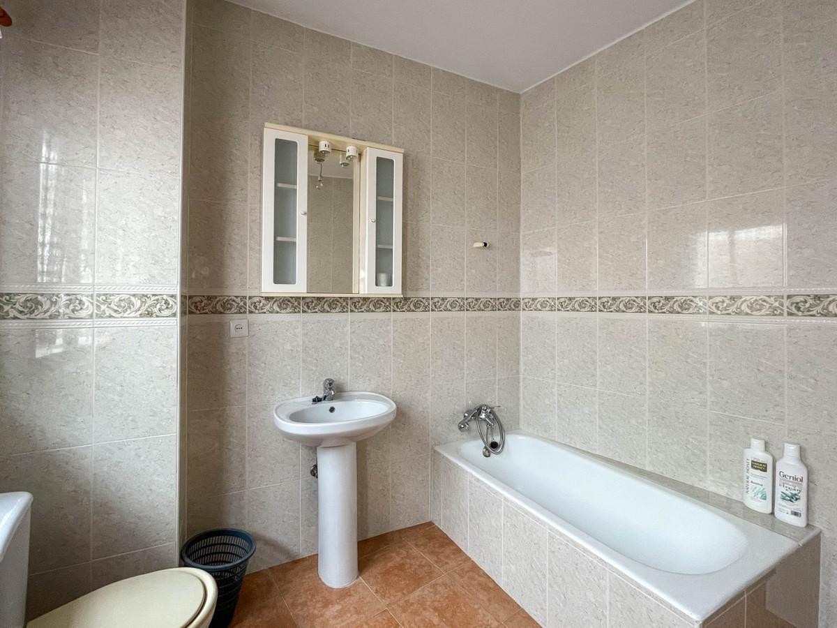 Geschakelde Woning te koop in Guaro | 4 slaapkamers H3845677