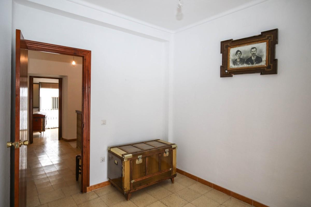 Geschakelde Woning te koop in Guaro | 4 slaapkamers H3845677