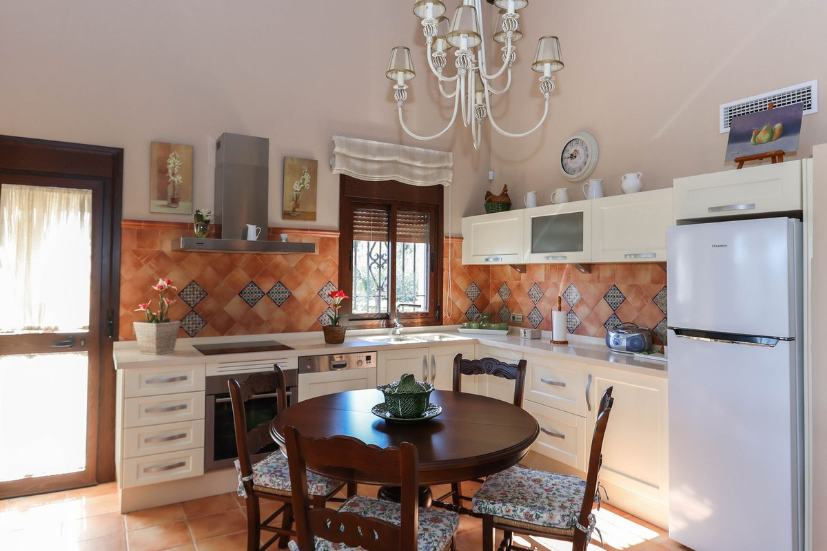 Vrijstaande Villa in Guaro-12