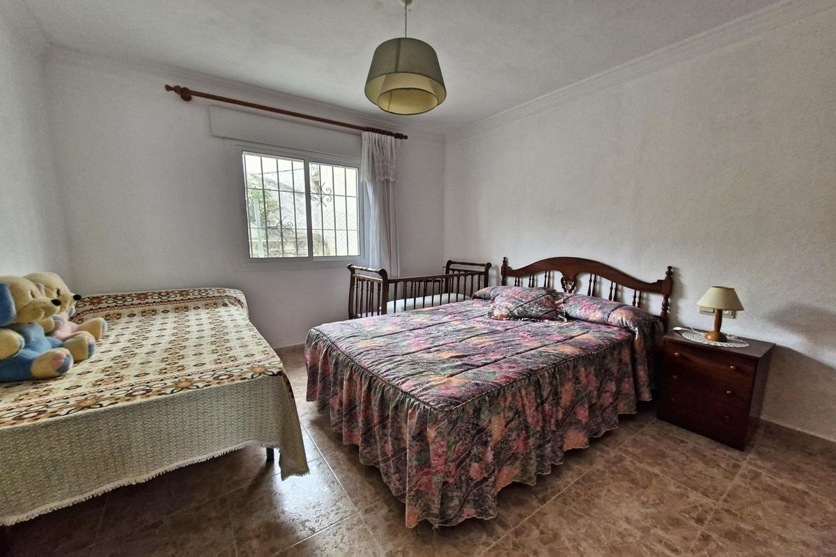Geschakelde Woning in Guaro-10