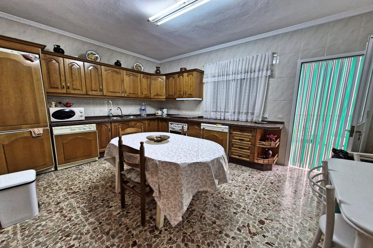Geschakelde Woning in Guaro-7