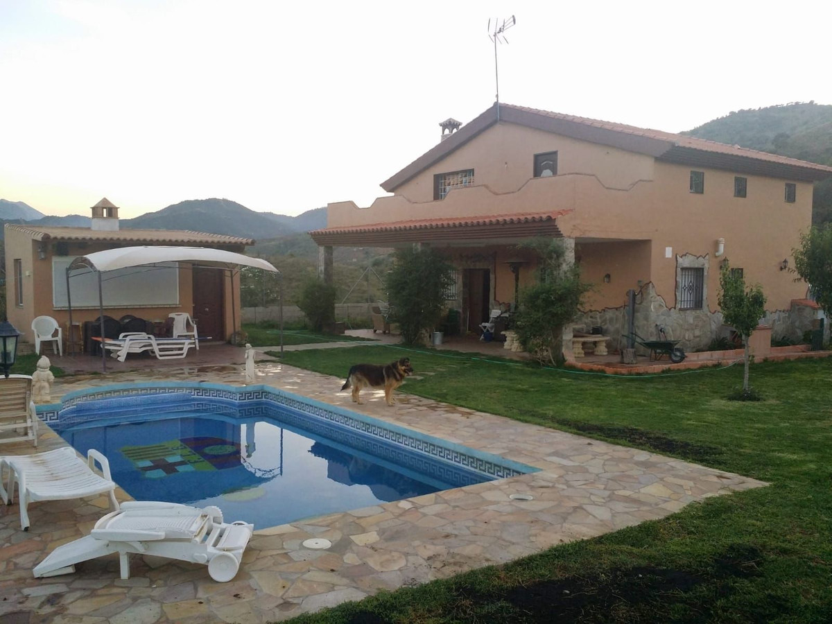Finca - Cortijo te koop in Guaro | 5 slaapkamers H5044507